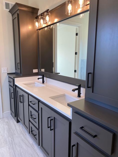 Double Sink Bathroom Ideas With Storage, Small Dual Sink Bathroom Ideas, Double Vanity Bathroom Ideas Master Suite, Bathroom Ideas With Vanity Area, Master Bath Double Vanity Ideas, Bathroom Budget Remodel, Master Bath Cabinet Ideas, Master Modern Bathroom, Double Vanity Ideas