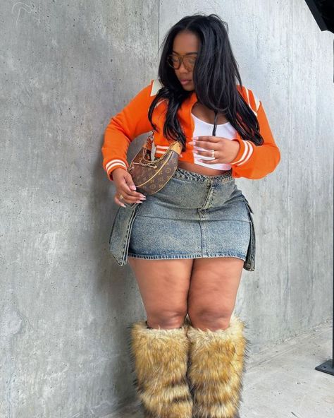 IG: badbrownskinn Streetwear Y2k, Fur Boots, Fashion Streetwear, Y2k Style, Plus Size, Skirt, Boots, Black