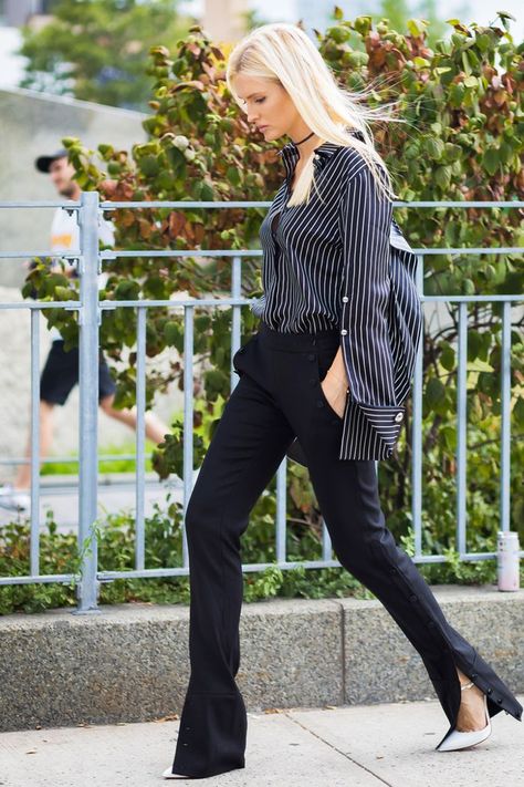 Get Inspired With Our Roundup of All-Black Work Outfits | Who What Wear Kate Davidson, Black Work Outfit, Casual Office Fashion, Winter Streetstyle, Outfits With Striped Shirts, Outfits Con Camisa, Athleisure Outfits Summer, Fancy Lady, Pants Trend