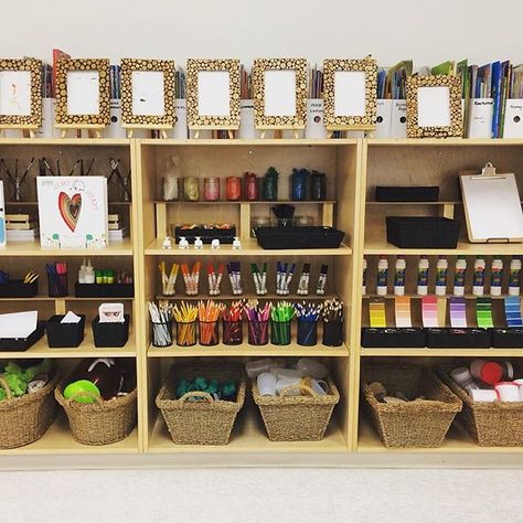 Montessori Classroom Layout, Preschool Set Up, Classroom Shelves, Art Classroom Organization, Childcare Rooms, Reggio Emilia Classroom, Growth Mindset Classroom, Reggio Inspired Classrooms, Eyfs Classroom