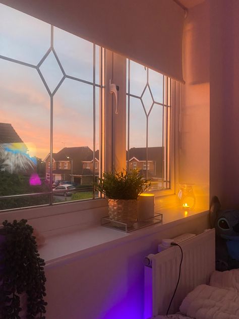 Pretty night, sunset, candles, bedroom, aesthetic, bedroom decor, bedroom ideas, plants, window ledge decor, room aesthetic Window Sill Bedroom Ideas, Window Ledge Bedroom, Bedroom Window Sill Decor Ideas, Window Seal Ideas Decor Bedroom, Window Ledge Decor Bedroom, Aesthetic Window Sill, Blinds Aesthetic Window, Window Sill Decor Bedroom Aesthetic, Windowsill Decor Ideas