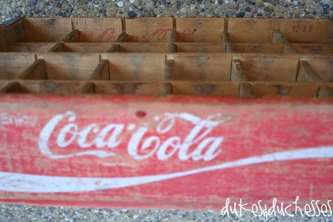 Vintage Coke Crates Ideas, Coca Cola Crate Ideas, Wooden Coke Crate Ideas, Wood Crate Table, Old Coke Crates, Coke Crate Ideas, Cocoa Cola, Crate Decor, Vintage Crates