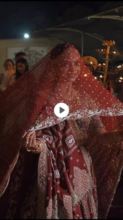 Indian Bride With Long Veil, Bridal Entry With Long Dupatta, Bridal Entry With Veil Indian, Bride Entry Dupatta, Dulhan Dupatta Indian Bridal, Unique Bride Entry Indian Wedding, Indian Bride Veil, Dulhan Entry Ideas, Indian Bride Entry