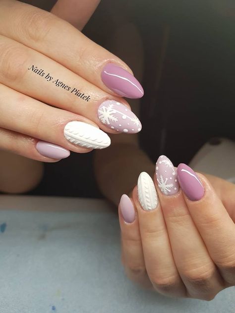 Beige Nail Designs, Nails With Snowflakes, Beige Nail, Beige Nails Design, Nail Art Noel, Nail Designs Ideas, Christmas Gel Nails, Sweater Nails, Beige Nails