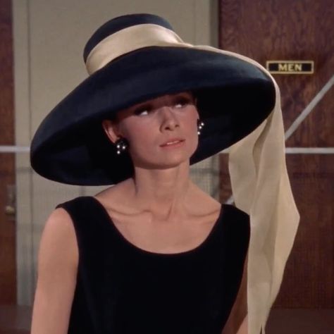 Audrey on Instagram: “Breakfast at Tiffany’s is known in France as "Diamonds on Sofa" Audrey Hepburn in Breakfast at Tiffany’s, 1961 #audreyhepburn…” Audrey Hepburn Hat, Audrey Hepburn Pictures, Audrey Hepburn Breakfast At Tiffanys, Aubrey Hepburn, Audrey Hepburn Photos, Holly Golightly, Audrey Hepburn Style, Hepburn Style, Breakfast At Tiffany's