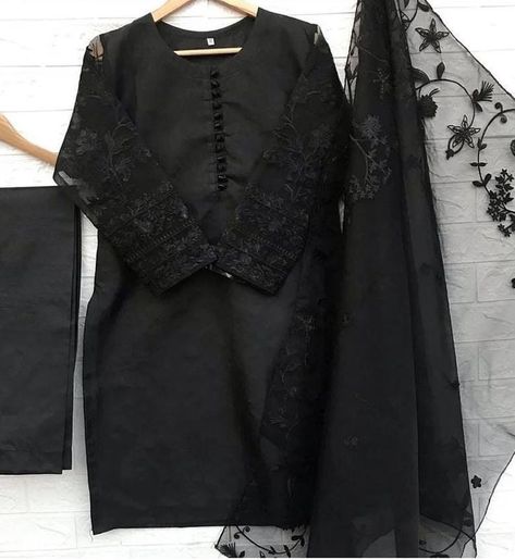 Black Dress Design Pakistani, Dressing Ideas For Women, Style Outfits Summer, Dress Design Pakistani, Cotton Suit Designs, Summer Vibes Aesthetic, Simple Dress Casual, Dressing Ideas, Pakistani Fashion Casual