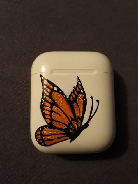 I drew a butterfly on my airpods with acryl Diy Airpods Case Paint, Airpods Case Painting, Headphone Ideas, Cute Ipod Cases, Diy Headphones, Canvas Art Painting Abstract, Fun Diy Craft Projects, Bday Gifts, Ipod Cases