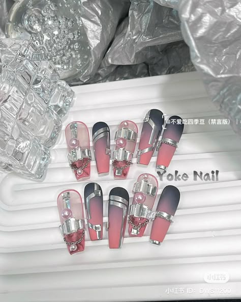 Cyberpunk Nails Design, Japan Nails Design Tokyo, Cybergoth Nails, Nails Cyberpunk, Cyberpunk Nails, Futuristic Nails, Tech Nails, Diy Rhinestone Nails, Nails Box