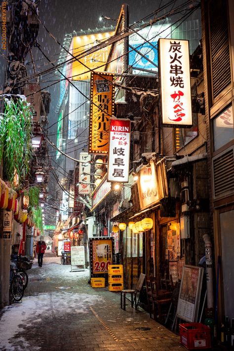 Alley Way, Japanese Buildings, Tokyo Streets, Girl Hairstyle, Japan Street, Japan Photography, Girl Pfp, Hair Anime, Pfp Anime