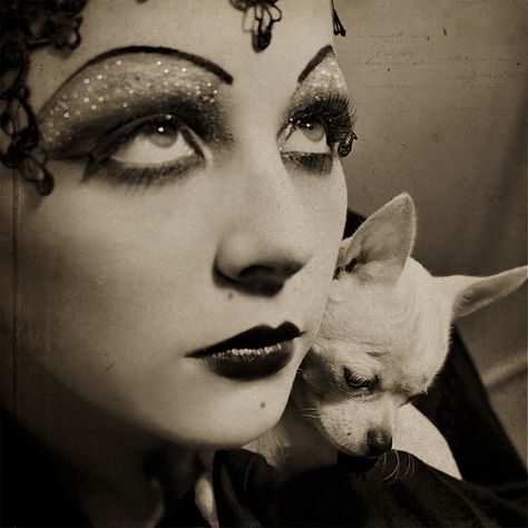 . Vamp Makeup, Flapper Makeup, 20s Makeup, Maquillage Goth, 1920s Makeup, Make Carnaval, Drag Make-up, Silent Film Stars, Amazing Makeup