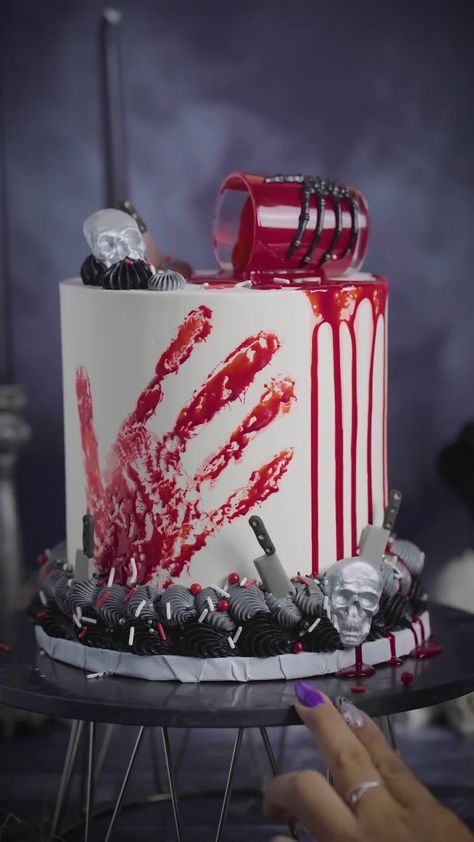 Gory Cake Ideas, Halloween Cake Glass Shards, Halloween Scary Cakes, Horror Themed Cake Ideas, Birthday Cake Ideas Halloween, Halloween Cakes Decorating, Creepy Halloween Cake Ideas, Gory Halloween Cakes, Scary Cakes Horror Creepy Halloween