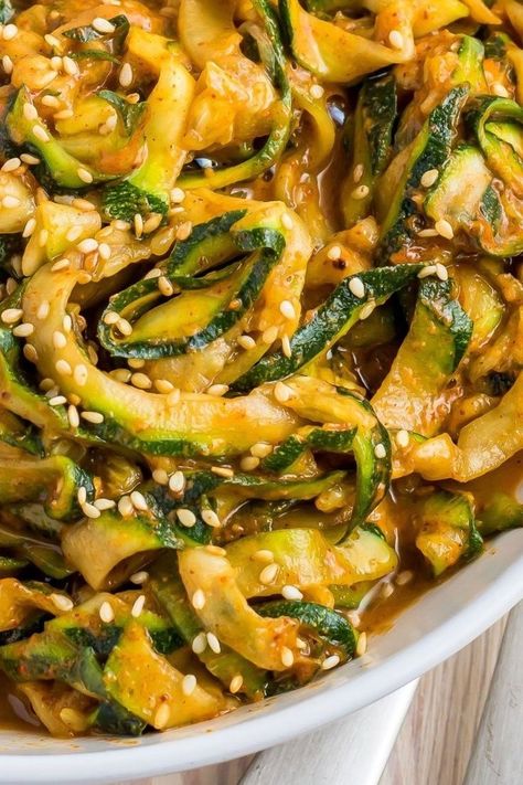 This paleo Chinese Zucchini is refreshing, nutty, spicy, and will leave you wanting more! You’ll love this as an addictive side dish, or add your favourite protein to make it a main meal. The crunch of the courgettes is refreshing, and the spices and herbs add a complex flavour. These raw, paleo, Whole30 compliant Raw Spicy Zoodles are uncooked, giving you the optimum nutrition from each ingredient. Chinese Zucchini, Zucchini Noodle Recipe, Healthy Chinese, Zucchini Noodle, Zucchini Noodle Recipes, Zoodle Recipes, Zucchini Recipe, Healthy Summer Recipes, Optimum Nutrition