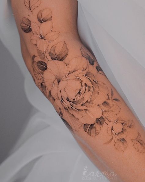 Light Floral Tattoo, Garden Rose Tattoo, Fine Line Tattoo Flower, Floral Tatoos, Floral Arm Tattoo, Loyalty Tattoo, Vintage Flower Tattoo, Rose Tattoo Sleeve, Butterfly Tattoos For Women