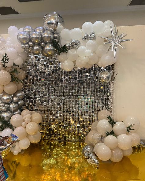 Shine bright like a diamond!💎 Elegance in the air!Our white and silver balloon decor is the perfect touch for any sophisticated event #Balloondecor #Whiteandsilver #Eventstyling #Luxuryevent #Partyplanning #partiesinlagos Diamond Theme Party, Diamond Theme, Silver Balloon, Balloon Decor, Luxury Event, Shine Bright Like A Diamond, Balloon Arch, Event Styling, Theme Party