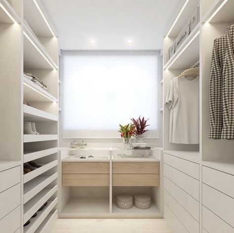 Dressing Room Closet, Walking Closet, Dream Closet Design, Closet Design Layout, Beautiful Closets, Walk In Closet Design, Simple Closet, Houses Ideas, Closet Renovation