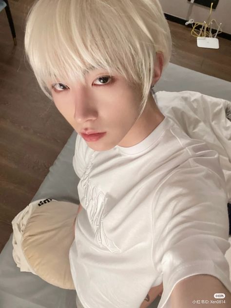 Ulzzang Men, Male Reference, Blonde Hair Boy, Rave Hair, Male Icon, Platinum Hair, Dye My Hair, Reference Poses, Dream Hair