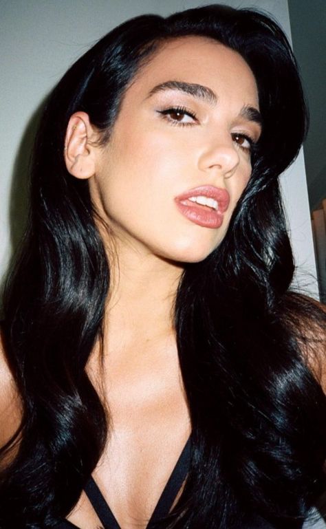 Dua Lipa Hair, Black Hair Makeup, Beauty People, Long Curls, Long Black Hair, Dua Lipa, Long Hair Cuts, Pretty Hairstyles, Hair Goals