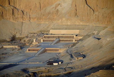 Ancient Thebes with its Necropolis (Thebe - Egypt) Temple Of Hatshepsut, Ancient Thebes, Ancient Egyptian Cities, Ancient Egyptian Architecture, Egypt Today, Nile Cruise, Best Cruise Ships, Luxor Temple, Karnak Temple