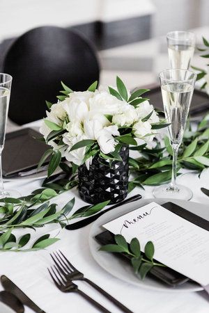 White Wedding Table Setting, Modern Wedding Centerpieces, White Wedding Centerpieces, Black And White Wedding Theme, White Wedding Theme, Chicago History, Black Tie Affair, Museum Wedding, Black White Wedding