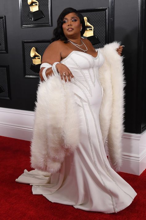 Lizzo Grammys Look 2020 Iconic Fashion Moments, English Singers, Grammys 2020, Grammy Dresses, Grammys Red Carpet, Versace Gown, Hollywood Red Carpet, Red Carpet Outfits, Award Ceremony