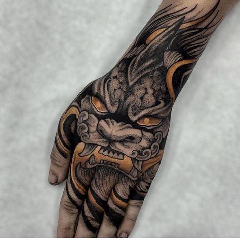 Yakuza Style Tattoo, Dragon Hand Tattoo, Tiger Hand Tattoo, Japanese Hand Tattoos, Dragon Tattoo Sketch, Full Hand Tattoo, Foo Dog Tattoo, Dbz Drawings, Egyptian Tattoo Sleeve