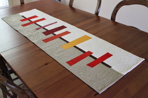 Teaginny Designs: Autumnal Table Runner Contemporary Quilted Table Runners, Quilted Table Runners Patterns Free, Bed Runners Ideas, Thanksgiving Table Runners, Table Runner Ideas, Table Runner Quilt, Modern Table Runners, Patchwork Table Runner, Bed Runners