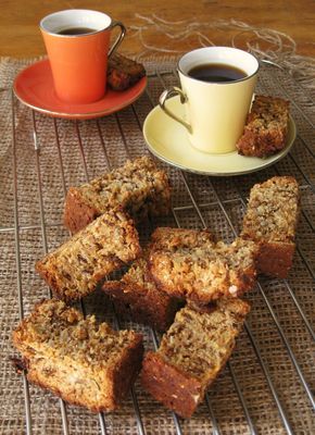 One of my favourite South African treats. Rusks! Gotta bake some soon Buttermilk Rusks, African Kitchen, Rusk Recipe, Table D Hote, African Cooking, African Recipes, Africa Do Sul, South African Recipes, Breakfast Snacks