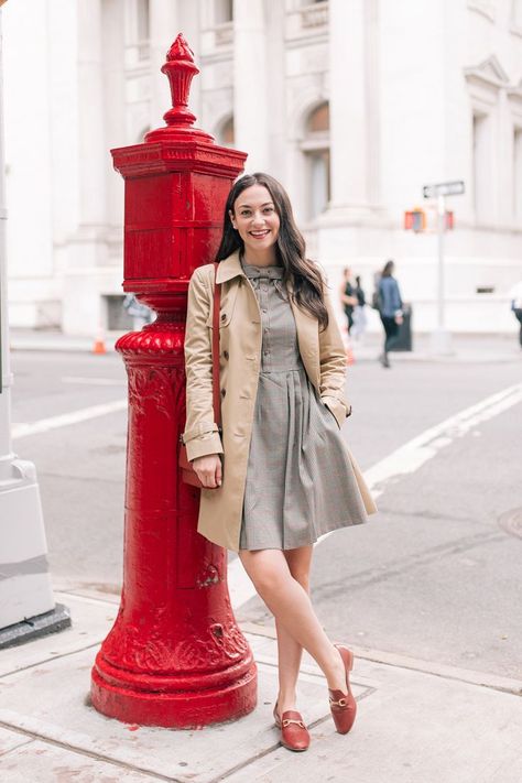 Gal Meets Glam Blanche Dress Carly The Prepster, Plaid Skirt Outfit, Fall Outfit Inspiration, Simple Summer Dresses, Trench Coat Outfit, Rock Outfit, Outfit Inspiration Fall, Favorite Season, Coat Outfits