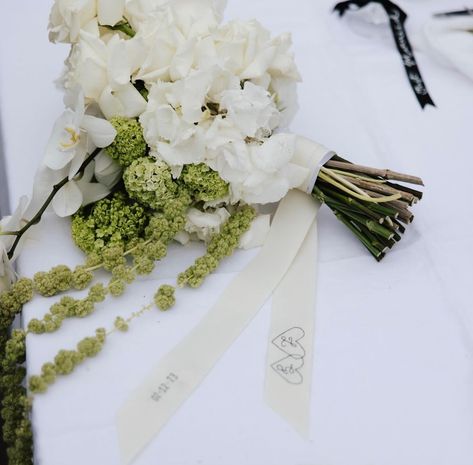 Organic Bridesmaid Bouquet, Unique Bridesmaid Bouquet Ideas, White Floral Bridal Bouquet, Whimsical White Bouquet, Simple Elegant Bridal Bouquet, White Boquetes Of Flowers Wedding, Simple Elegant Wedding Bouquet, Modern Bride Bouquet, Fern Wedding Decor