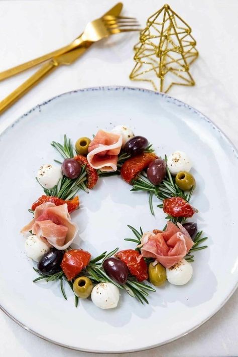 Tapas Christmas, Make Ahead Christmas Appetizers, Keto Holiday, Xmas Food, Holiday Appetizers, Food Blogs, Christmas Appetizers, Food Platters, Food Presentation