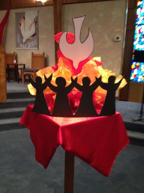 Pentecost display at Northwest Christian Church (Disciples of Christ) Pentecost Art, Pentecost Craft, Pentecost Sunday, Church Altar Decorations, Liturgical Art, Altar Art, Worship Art, Church Easter Decorations, Christian Crafts