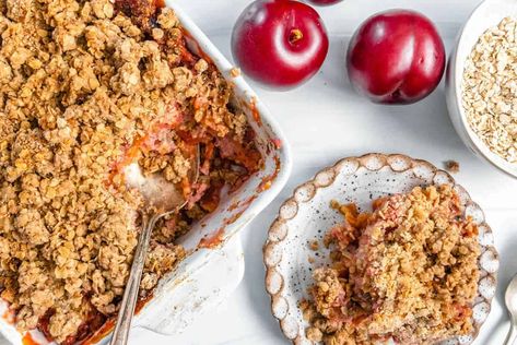 This Vegan Plum Crisp is a sweet and tarty treat topped with a cinnamon oat streusel baked to a golden crisp! Plum And Apple Crumble, Quick Fall Recipes, Plum Crisp, Plant Based On A Budget, Fruit Crisp Recipe, Healthy Desserts For Kids, Easy Autumn Recipes, Flaky Pie Crust, Gluten Free Sweets