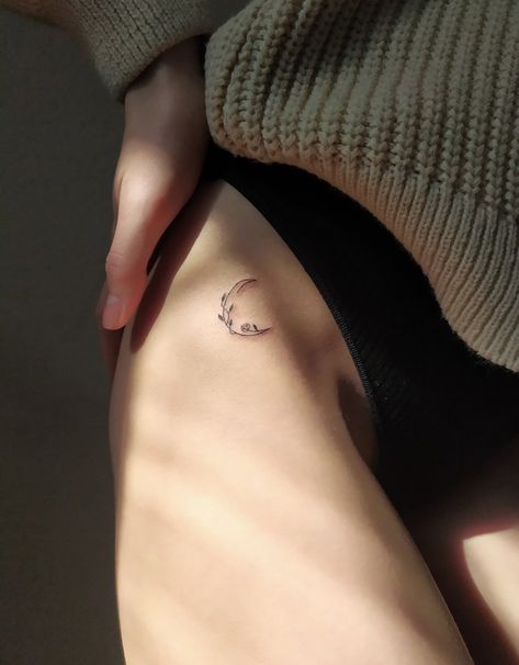 Small Ribcage Tattoos For Women, Rib Tattoo Minimalist, Rib Moon Tattoo, Triangle Moon Tattoo, Hip Tattoos Women Moon, Rib Tattoo Aesthetic, Moon Tattoo On Hip, Moon Tattoo Ribs, Moon Rib Tattoo