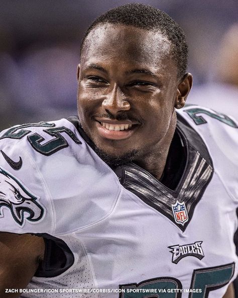 (1) LeSean Shady Mccoy (@CutonDime25) / Twitter Lesean Mccoy, The Eagles, Buffalo Bills, Philadelphia Eagles, Eagles, Nfl, Career, On Twitter, Twitter