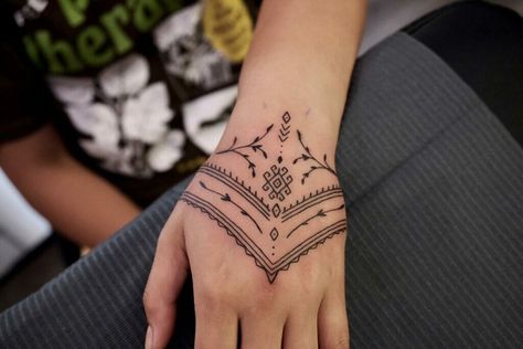 Filipino Style Tattoo, Filipino Hand Tattoo, Filipino Tattoos Women Traditional, Filipino Inspired Tattoo, Filipino Tribe Tattoo, Tattoo Forearm Ideas, Filipino Tattoo Ideas, Traditional Filipino Tattoo, Philippines Tattoo