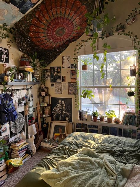 boho dorm room
 aesthetic
boho dorm room
 green
boho dorm room
 decor cozy
boho dorm room
 pink
boho dorm room
 designs
boho dorm room
 wall decor Grunge Dorm Room, Grunge Bedroom, Boho Dorm, Cool Room Decor, Room Green, Hippy Room, Chill Room, Dorm Inspo, Aesthetic Boho