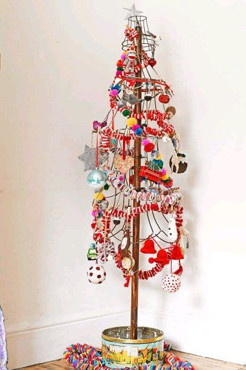 Dishfunctional Designs: Unique and Unusual Christmas Trees! Upcycled Lampshade, Unusual Christmas Trees, Map Ornaments, Christmas Rustic, Christmas Crafts For Adults, Homemade Christmas Decorations, Alternative Christmas, Alternative Christmas Tree, Real Christmas Tree