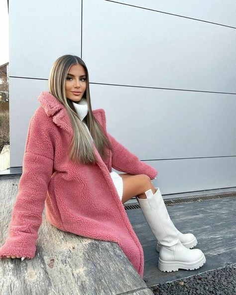 Pink Teddy Coat Outfit, Teddy Mantel, Teddy Coat Outfit, Pink Teddy Coat, White Rain Boots, Outfits Paris, Forever 21 Outfits, December Outfits, Handbag Outfit