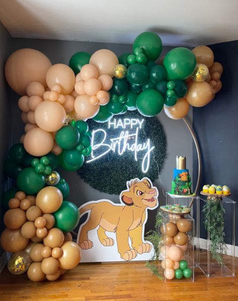 Download Guide to Create Lion King Birthday Party Under $100 Budget #free #freeinvitation2019 #birthday #disney #invitations #invitationtemplates Lion King Party Decorations, Lion King Birthday Party, Lion King Birthday Party Ideas, Lion Birthday Party, Lion King Theme, Boys 1st Birthday Cake, Jungle Thema, Lion King Party, Lion King Baby Shower