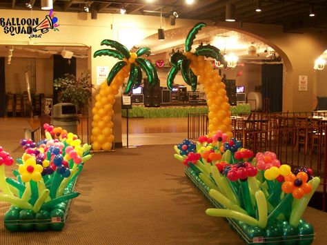 Tree Balloon Arch, Palm Tree Balloon, Ball Themes, Tree Balloon, Arch Balloon, Post Prom, Luau Party Decorations, Balloon Creations, Balloon Arches