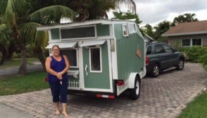 Cottage Camper, Micro Camper Trailers, Micro Camper Diy, Pull Behind Campers, Cabin On Wheels, Micro Cabin, Homemade Camper, Diy Camper Trailer, Pop Up Trailer