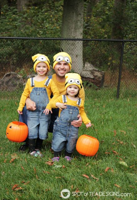 Despicable Me Minions Halloween Costume tutorial with free printable template | spotofteadesigns.com Diy Minions Costume, Girl Minion Costume, Despicable Me Halloween Costume, Toddler Minion Costume, Despicable Me Halloween, Minions Costume, Diy Minion Costume, Despicable Me Costume, Homemade Minion Costumes