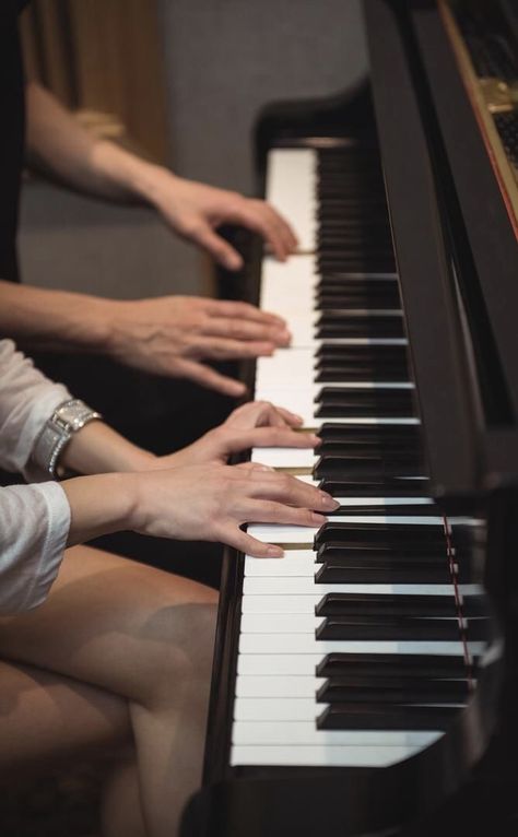 Piano Wallpaper, Play Piano, Couples Play, Daisy Jones, Playing Piano, The Villain, Couple Aesthetic, Hopeless Romantic, Book Aesthetic