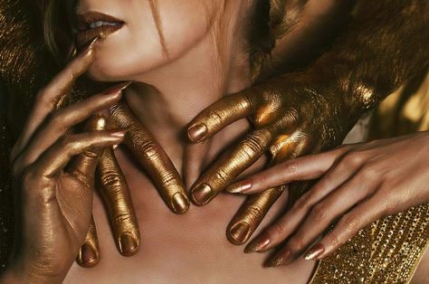 Hands, gold Golden Hands Aesthetic, Greed Sin Aesthetic, Greed Aesthetic, Golden Hands, Gold Veins, Cersei Lannister, Gra O Tron, Gold Aesthetic, Deadly Sins