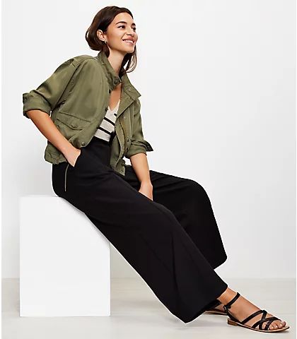 Clothing for Women: New Arrivals & Styles | LOFT Cropped Pants Outfit, Wide Leg Pants Outfit, Look Boho Chic, Summer Pants Outfits, Wide Leg Crop Pants, Summer Work Outfits, Mode Inspo, Crop Pants, Green Jacket