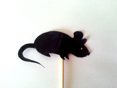 #Lion and #Mouse #Story #ShadowTheatre #puppet #cutout Lion And Mouse Story, Lion And Mouse, Mouse Puppet, Shadow Theatre, Craft House, Shadow Puppets, Rats, Puppets, Home Crafts