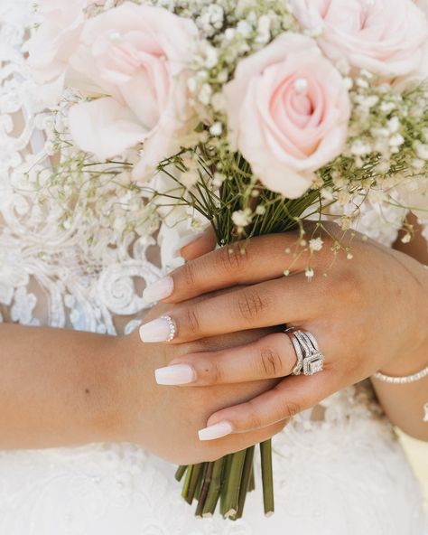 Such a stunning bride with her timeless veil and beautiful bouquet—absolutely love this classic look! 😍 . Coordinator: @weddingsofhawaii . Hawaii wedding photographer, Beautiful couple photos, Romantic wedding story, Destination wedding Hawaii. Wedding photography inspiration, Island wedding photographer, Hawaii wedding vibes, Capturing love stories in Hawaii, Beach wedding photography, Hawaii engagement photos, Wedding photo ideas, Oahu photographer Engagement Photos With Bouquet, Timeless Veil, Destination Wedding Hawaii, Hawaii Engagement Photos, Hawaii Beach Wedding, Hawaii Engagement, Wedding Hawaii, Hawaii Wedding Photography, Oahu Photographers