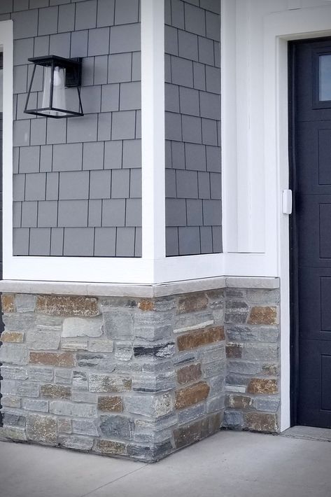 Rock Stacked Stone Wainscoting, Stone Wainscoting Interior, Stacked Stone Outside House, Stone Veneer Over Brick Exterior, Stone Work On House Exterior, Brick To Siding Transition Exterior, Rock Facade Exterior, Rock Veneer Exterior House, Rock Wainscoting Exterior