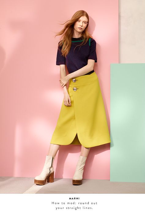 Resort 2016 designer collections: Marni sweater and skirt. Lookbook Poses, Marni Sweater, Photo Studio Design, Western Womens Fashion, City Project, Sweater And Skirt, Seamless Paper, Studio Ideas, Trik Fotografi