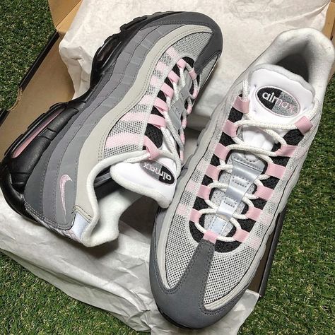 Nike Airmax 95, Trendy Shoes Sneakers, Dr Shoes, Pretty Shoes Sneakers, Fresh Shoes, Shoe Inspiration, Hype Shoes, Sneakers Mode, Aesthetic Shoes